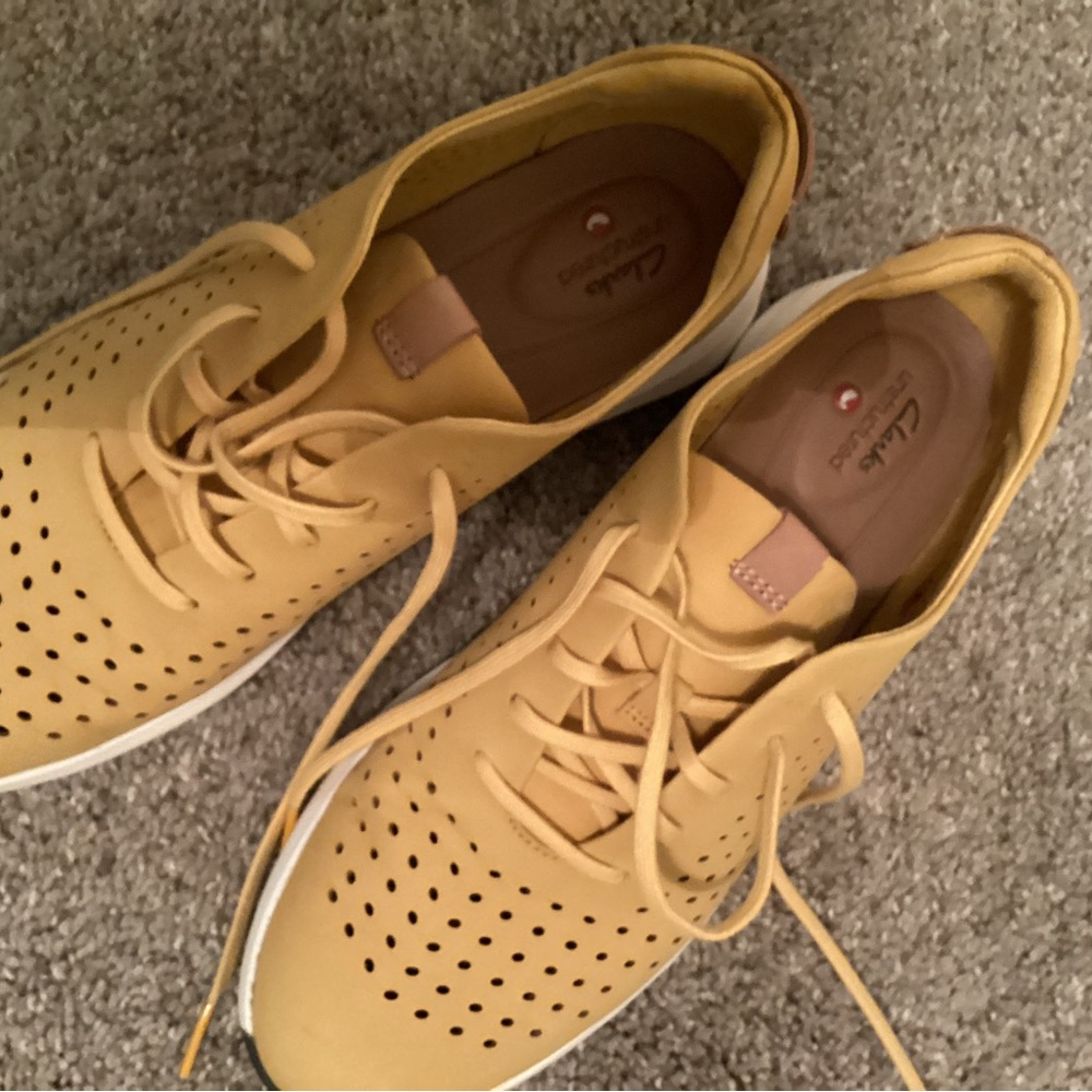 Ladies sneakers